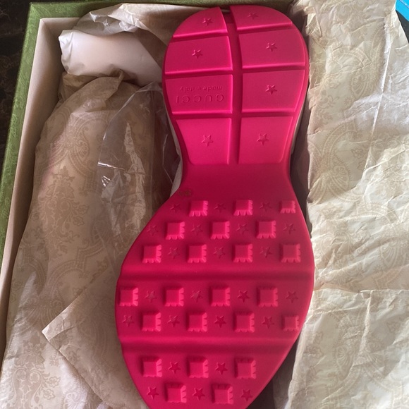 Bought shoes for female friend and they can’t fit. Brand new never worn. - Picture 3 of 4